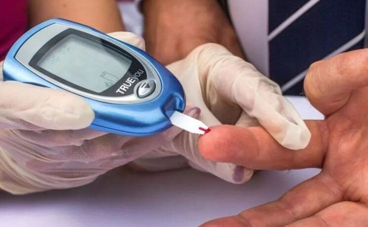 Osoba s rizikovými faktormi pre diabetes musí mať krvné testy na hladinu glukózy.